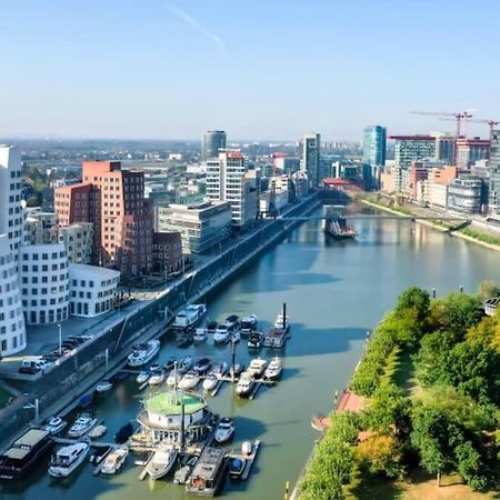 - Chilliges Zimmer In Dusseldorf Mit Balkon & Kuche; Big Tv And Bed - Exterior foto