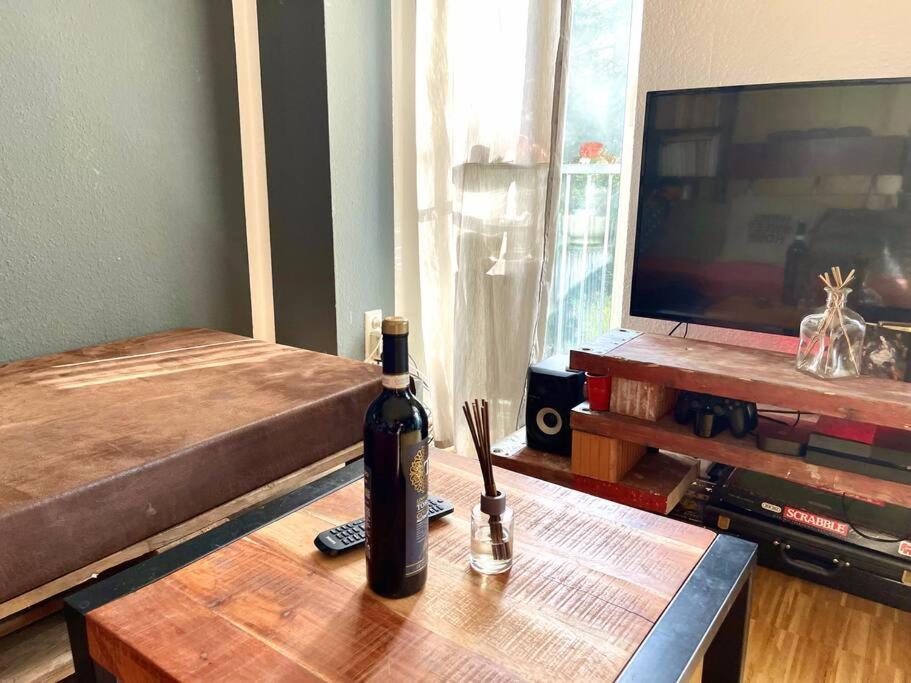 - Chilliges Zimmer In Dusseldorf Mit Balkon & Kuche; Big Tv And Bed - Exterior foto